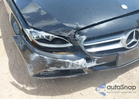 2017 Mercedes-Benz C 300 Luxury/Sport из США, поврежденный, VIN 55SWF4JB7HU191170